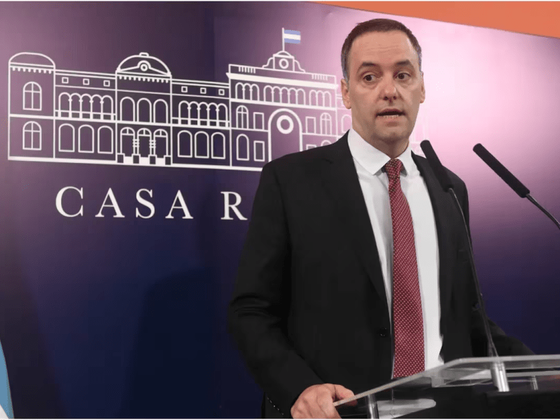 Manuel Adorni apuntó contra quienes cuestionaron el viaje de su esposa a EE.UU: “Intentaron con&nbsp;mentiras”