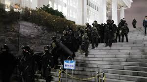 Las claves de la inesperada crisis que sacude a Corea del Sur, un aliado clave de EE.UU. en Asia