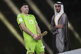 Nadie lo puede creer: el arquero suplente que le ganó el puesto al Dibu Martínez en el equipo del&nbsp;FIFPRO