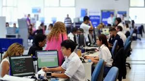 El Gobierno avanza con los exámenes a empleados públicos para recortar las áreas del&nbsp;Estado