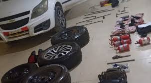 Policía detiene a dos sospechosos de usar inhibidores de vehículos en Villa San&nbsp;Lorenzo