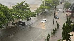 En medio de la temporada turística, un temporal causó inundaciones y destrozos en el sur de&nbsp;Brasil
