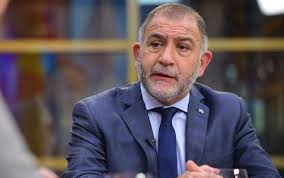 Un motochorro le robó el celular a Luis Juez mientras el senador daba una entrevista: el desesperante&nbsp;audio