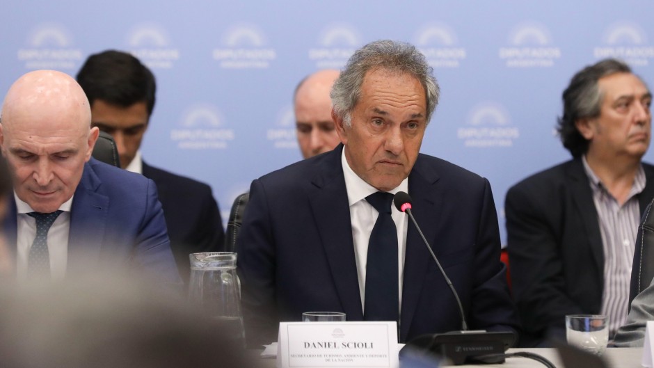 VIDEO | La desopilante reacción de Daniel Scioli cuando le preguntaron sobre ‘Chiqui’ Tapia: “Me tengo que ir a comer”