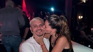 Escándalo en Turquía: Mauro Icardi le pegó a un hincha y la China Suárez terminó a los&nbsp;gritos