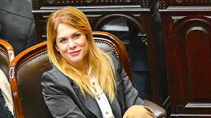 La sugestiva foto de Lilia Lemoine en plena sesión por las PASO