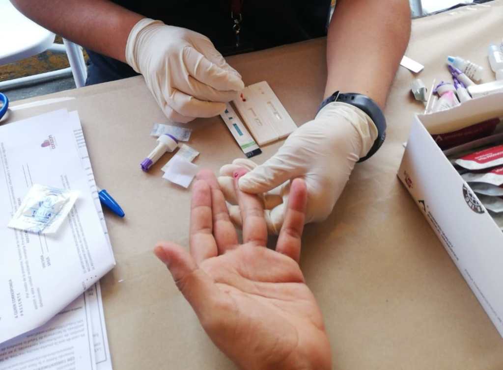 Motosierra a la Salud: diezman las áreas de prevención de VIH y Vacunas