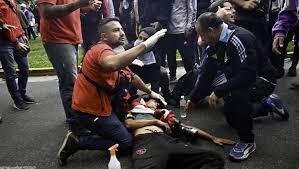 La Justicia investigará el accionar de la Policía por las agresiones a una jubilada y al fotógrafo Pablo&nbsp;Grillo