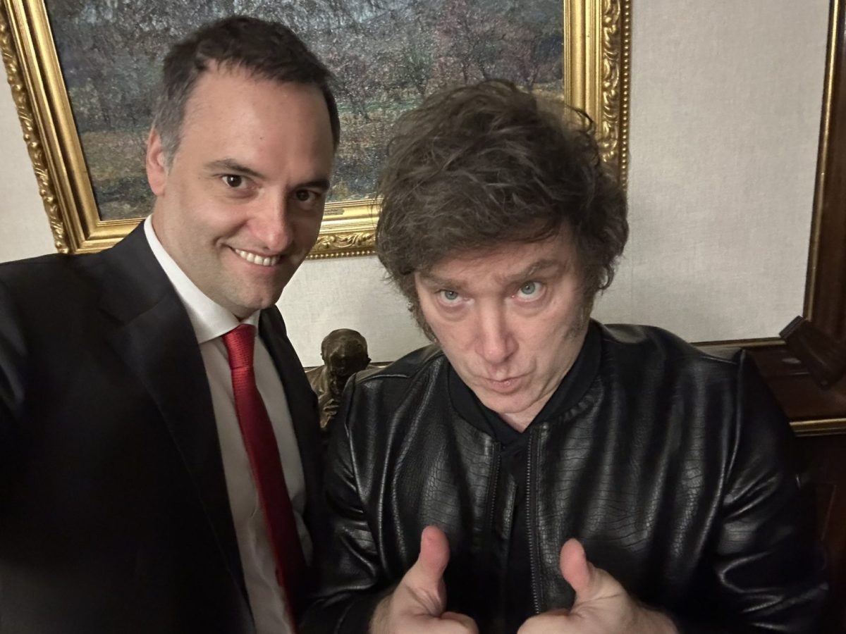 Los chats que complican a Adorni, euforia oficial por YPF y el dato económico que inquieta al&nbsp;Gobierno