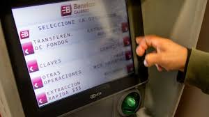 Los bancos elevan las comisiones desde mayo: cuánto costará extraer dinero de un cajero automático