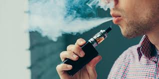 Crece el consumo de cigarrillo electrónico en jóvenes: influencers en la mira y el mito del bajo&nbsp;riesgo