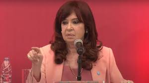 Empezaron a peritar la fortuna de Cristina: operaciones y ahorros millonarios en dólares