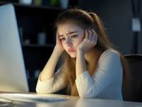 Contraste con los mayores de 55: los jóvenes de 18 a 34 años tienen cada vez más dificultades para resolver retos&nbsp;cotidianos