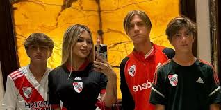 “Mamá los hizo millonarios”, Wanda Nara se puso la de River y vivió una tarde futbolera en&nbsp;familia