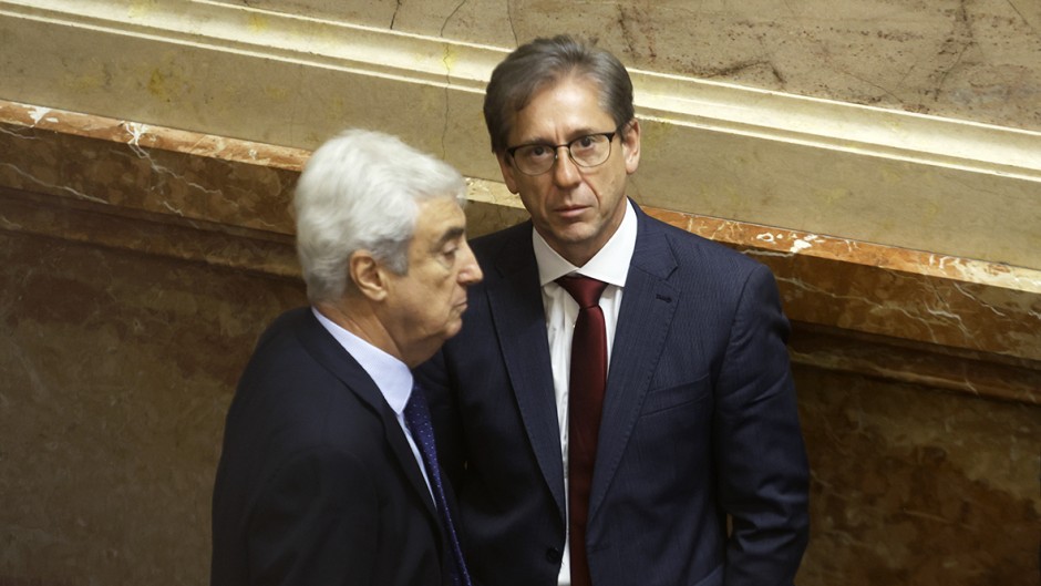 Vischi le fue a rogar a Santiago Caputo que retire los pliegos Lijo y García Mansilla para evitar una derrota