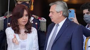 Ordenan investigar a Alberto Fernández y Cristina Kirchner por la compra de vacunas en pandemia
