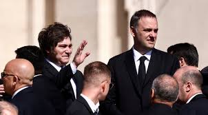 Así fue la llegada de Javier Milei al funeral del papa Francisco en la Plaza de San&nbsp;Pedro