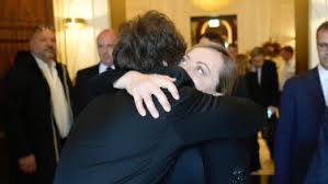 Javier Milei y Georgia Meloni compartirán un almuerzo tras el funeral del papa&nbsp;Francisco