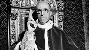 Cómo fue la dramática despedida del papa Pío XII: su cuerpo cambió de color y explotó durante el&nbsp;funeral