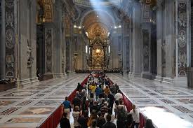 Roma se prepara para el funeral del papa Francisco mientras miles de fieles lo&nbsp;despiden