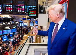 Alivio en Wall Street luego de que Trump diera marcha atrás con los aranceles a los celulares