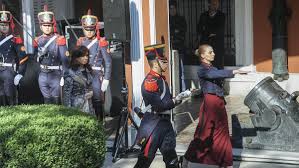 Revelan que Cristina Kirchner y Alberto Fernández obligaban a los granaderos a comer en el subsuelo de la Casa&nbsp;Rosada