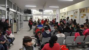 El Gobierno habilitó por decreto el cobro a extranjeros en hospitales y universidades&nbsp;públicas