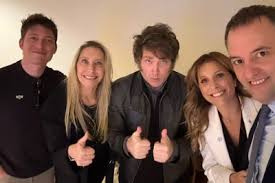 Con una foto con Karina Milei, Adorni celebró el resultado de las elecciones en CABA:&nbsp;“Fin”