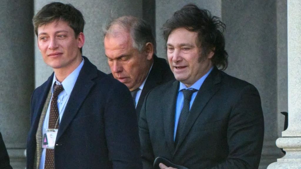 Javier Milei desplazó a “Lule” Menem de la estrategia electoral y empoderó a Santiago&nbsp;Caputo