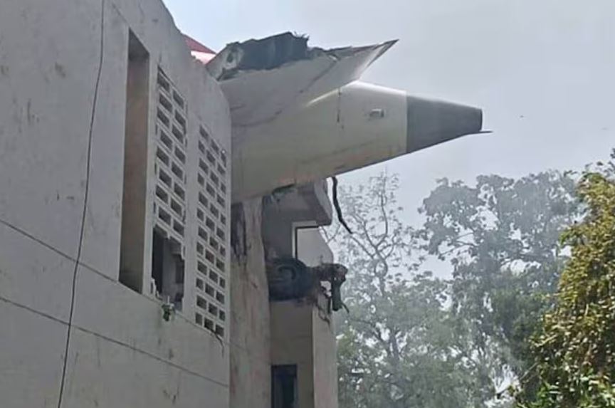 VIDEO | Se estrelló un avión en la India que iba a Londres con más de 240 pasajeros a&nbsp;bordo