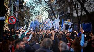 CFK convocó a todo el PJ a una cumbre de urgencia: los sindicatos se movilizan a la sede del&nbsp;partido