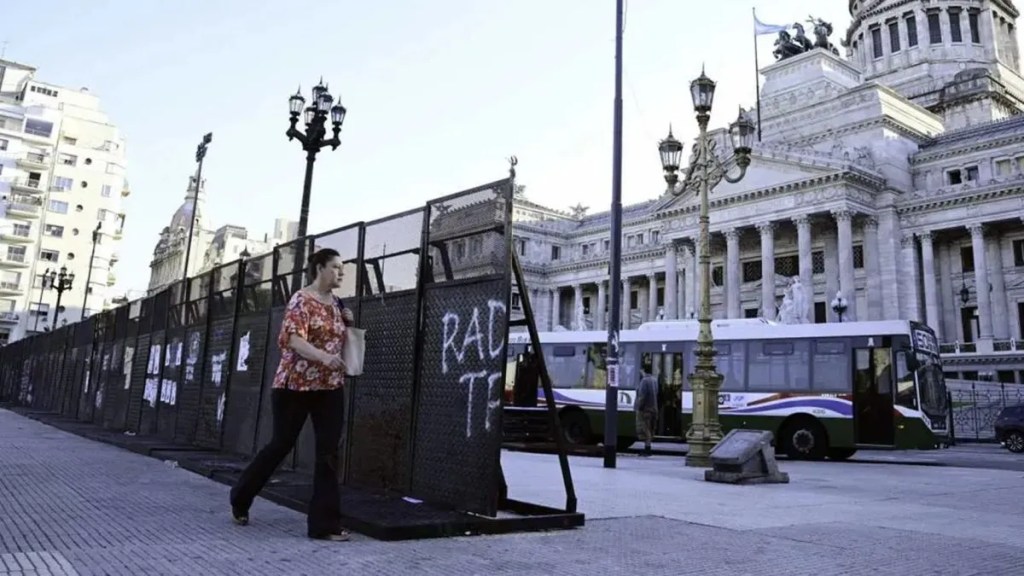 Miércoles de marchas: jubilados, trabajadores del Garrahan y el colectivo feminista se movilizan al&nbsp;Congreso