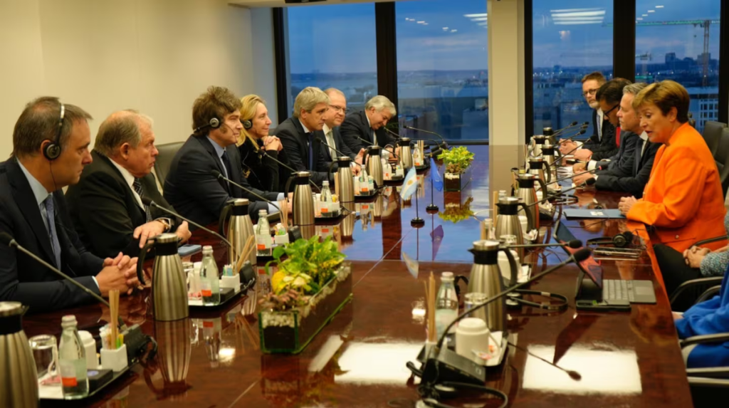 El Gobierno acordó con el FMI postegar la revisión de metas de&nbsp;junio