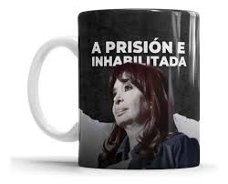 En Mercado Libre ya venden merchandising de Cristina presa: de medias, soquetes y muñequitos hasta tasas de&nbsp;cerámica