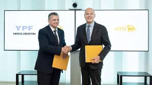 YPF firmará un acuerdo con la mayor petrolera italiana para exportar&nbsp;GNL