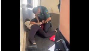 Bajaron a un grupo de adolescentes franceses judíos de un vuelo en España y denuncian a la aerolínea por&nbsp;discriminación