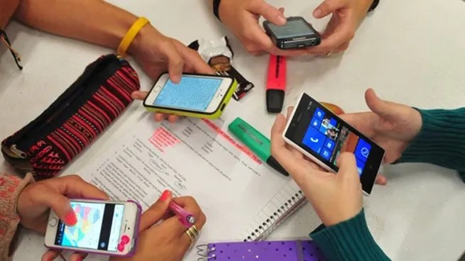 Cinco celulares recomendados para regalarle a un hijo adolescente, desde $400.000