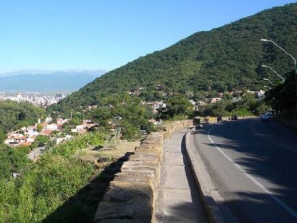 Un hombre quedó atrapado en una rejilla de desagüe del cerro San&nbsp;Bernardo