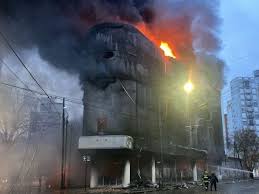 Voraz incendio destruyó el depósito de una conocida casa de electrodomésticos en La&nbsp;Plata