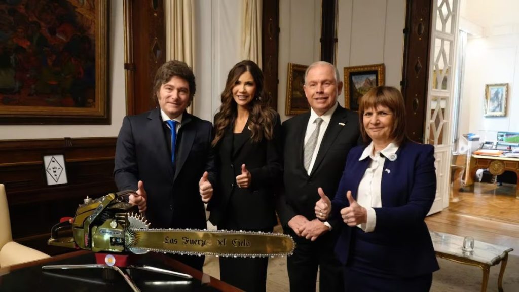 La secretaria de Seguridad de Trump dijo que la eliminación del visado para Argentina tomará un&nbsp;año