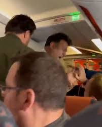 Terror en pleno vuelo: un pasajero gritó “¡Alá es grande!” y amenazó con detonar una bomba rumbo a&nbsp;Escocia