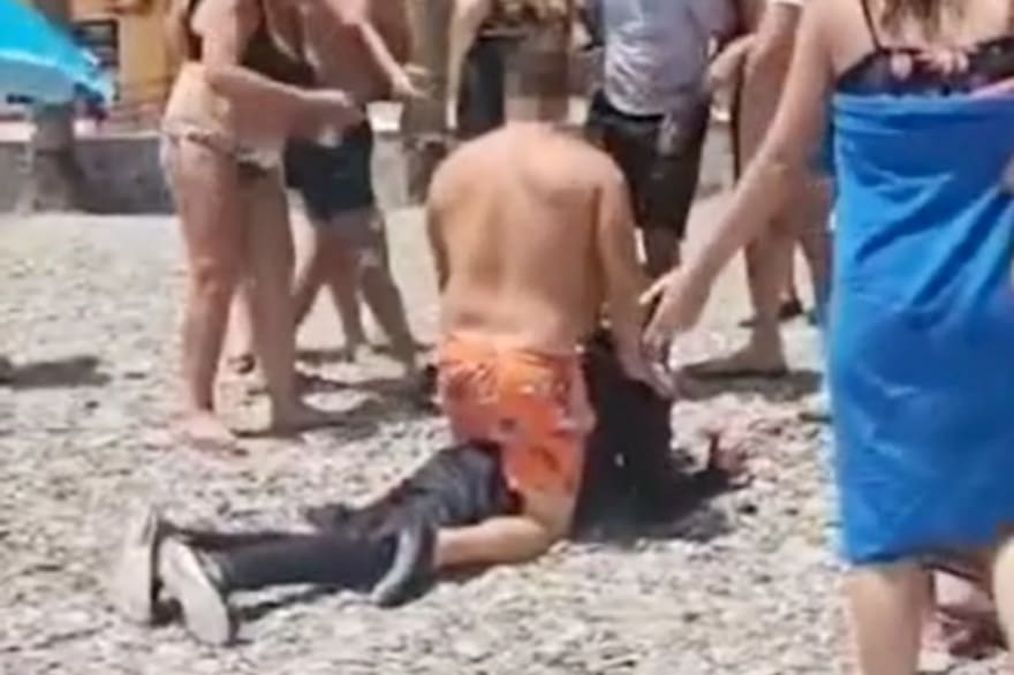 VIDEO | Veraneantes de España capturaron a inmigrantes ilegales cuando desembarcaron en la&nbsp;playa