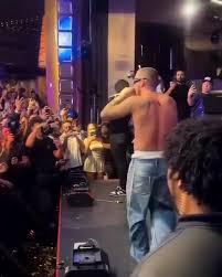 Un imitador de Justin Bieber engañó al dueño de un boliche, lo dejó actuar y después lo&nbsp;descubrió.