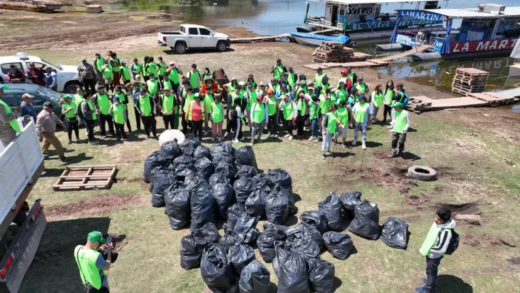 Sacaron tres toneladas de basura del dique Cabra&nbsp;Corral