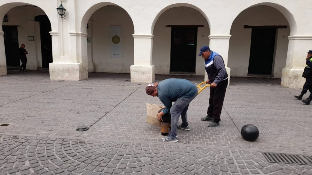 Operativo del Milagro: Por seguridad, la Municipalidad tapó rejas pluviales y retiró bolardos