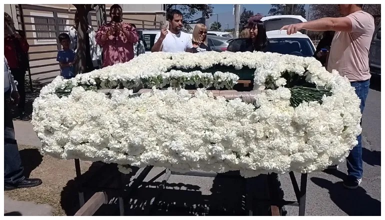 El secreto detrás de los 4.000 claveles que ornamentan a la Virgen del Milagro