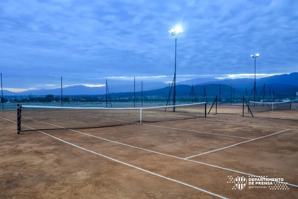 Gimnasia inauguró 4 canchas de tenis y anunció la apertura de su propio colegio