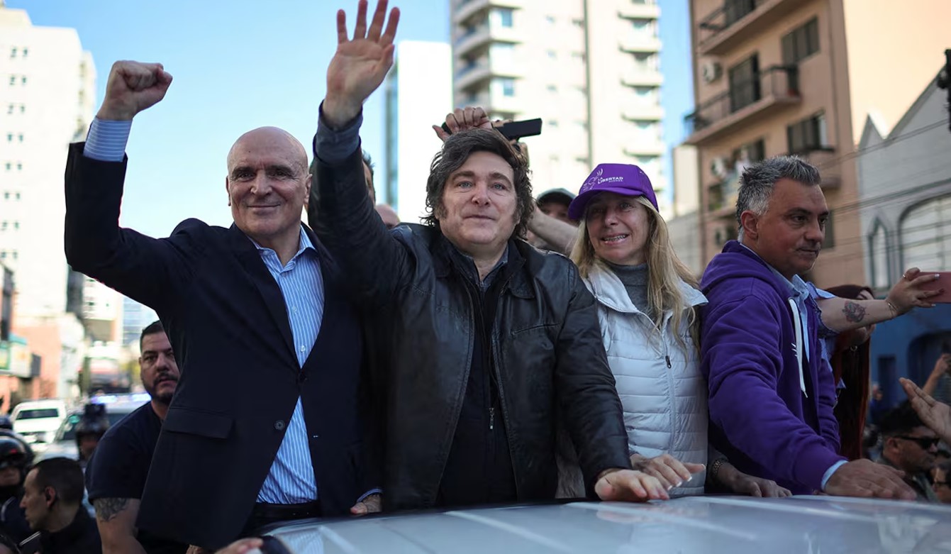 Milei, rumbo a las elecciones: entre la urgencia del dólar y la polémica por Espert