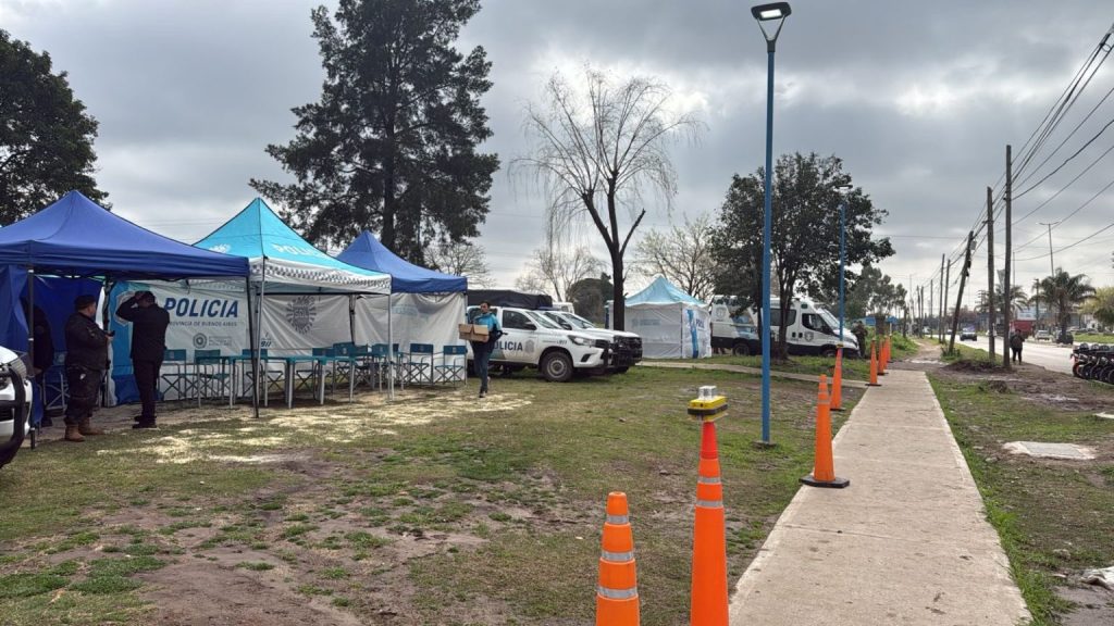 Tensión en el cierre de campaña de LLA: incidentes entre Gendarmería y manifestantes en&nbsp;Moreno