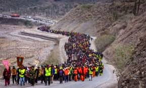 Salió la peregrinación más grande: peregrinos de La Puna ya marchan hacia la Catedral